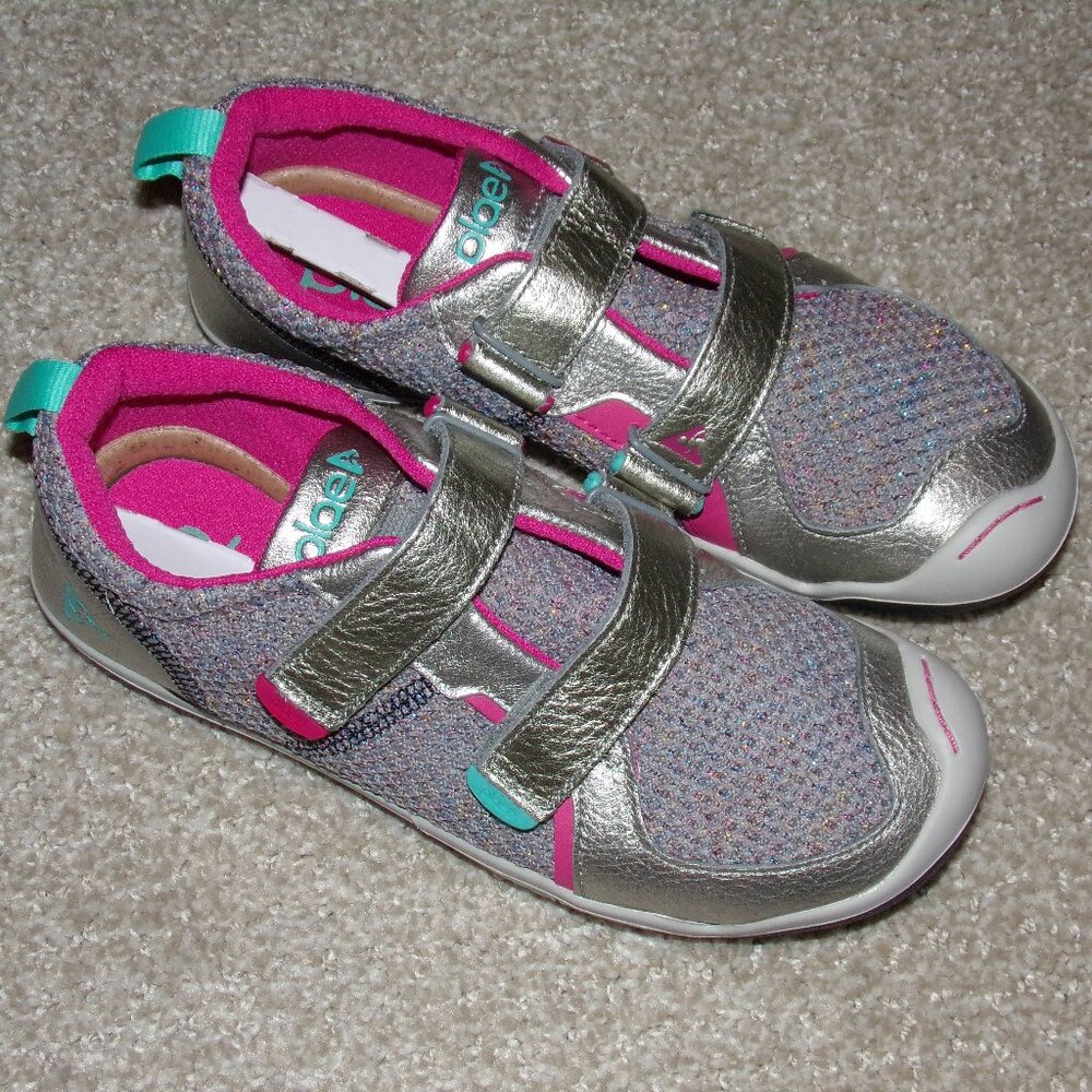 PLAE YOUTH GIRLS HEMATITE SILVER SPARKLE SNEAKERS SZ 3